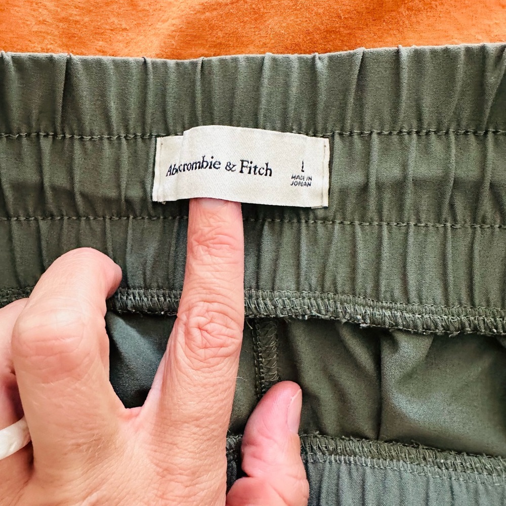 Abercrombie Green Traveler Shorts - Picture 6 of 6
